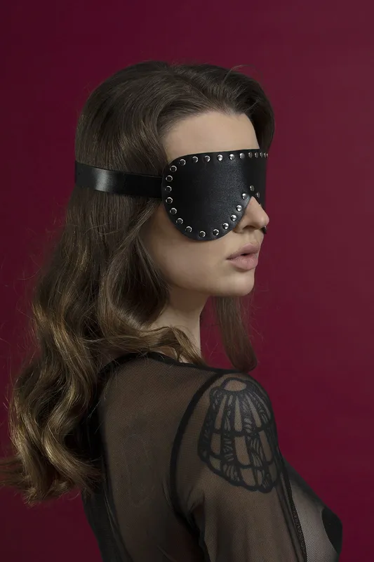 Маска на очі з заклепками Feral Feelings - Blindfold Mask, чорна