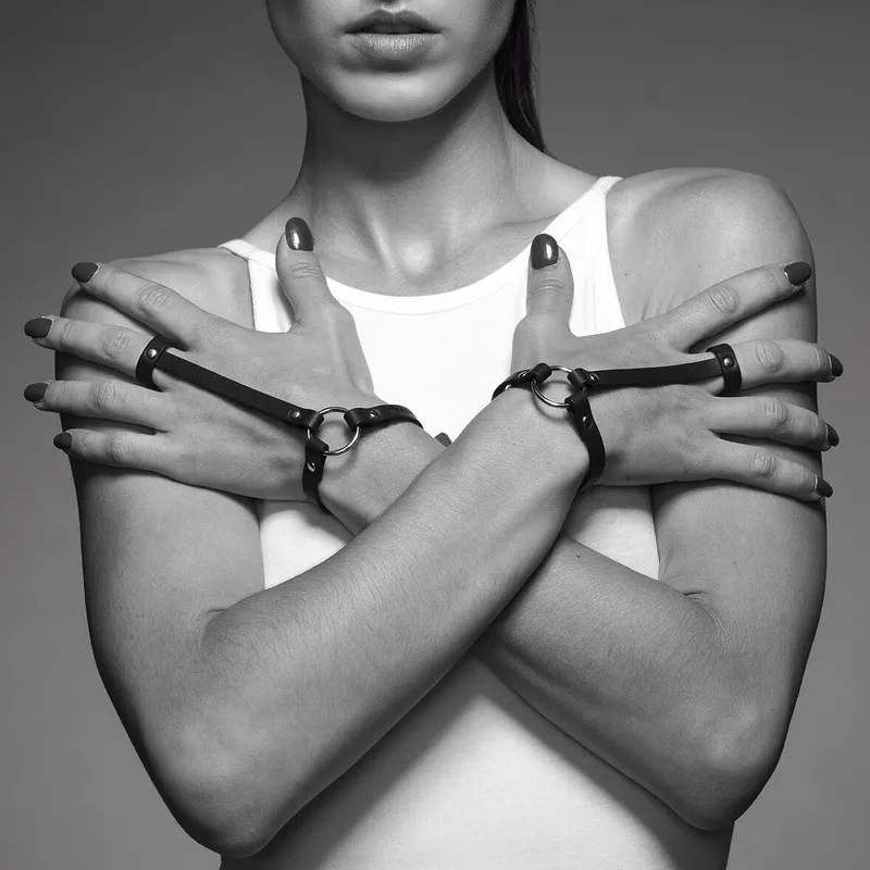 Браслет на зап'ясток і палець Bijoux Indiscrets MAZE Hand Bracelet Harness Brown
