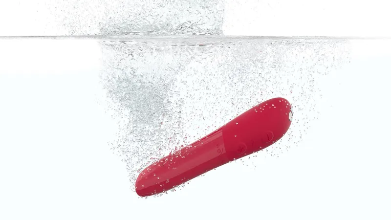 Вібропуля Tango X Cherry Red by We-Vibe, 7 режимів вібрації