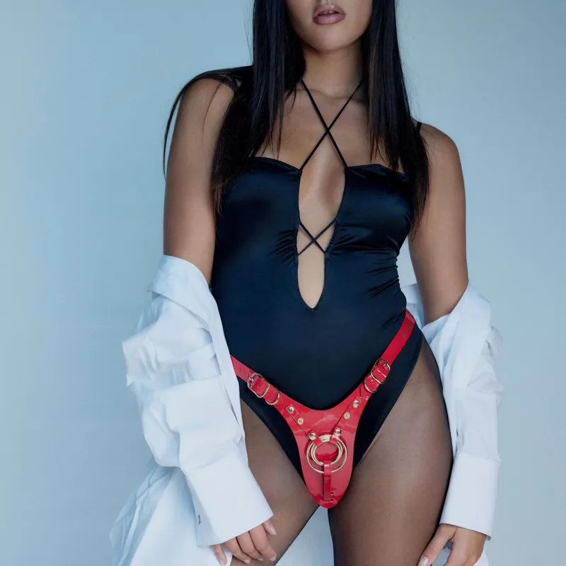 Трусики для страпона Strap-On-Me Leatherette Harness Fabulous - One Size, червоні глянцеві