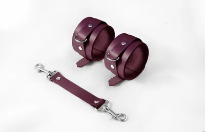 Наручники Feral Feelings Hand Restraints, червоні, натуральна шкіра