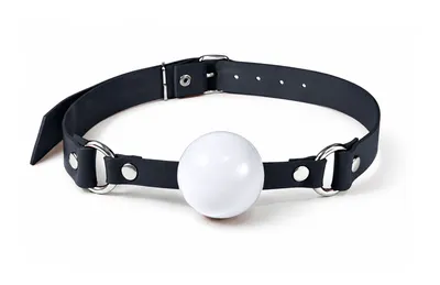 Кляп силіконовий Feral Feelings Silicon Ball Gag, чорний ремінець, білий шарик